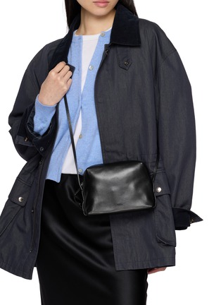 模特儿示范图 - 点击放大 - NOTHING WRITTEN - Square Leather Crossbody Bag