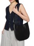 模特儿示范图 - 点击放大 - NOTHING WRITTEN - Flat Round Leather Shoulder Bag