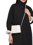 模特儿示范图 - 点击放大 - NOTHING WRITTEN - Square Leather Crossbody Bag