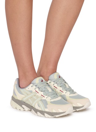 模特儿示范图 - 点击放大 - ASICS - GEL-SONOMA TR62 Unisex Sneakers