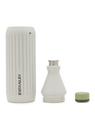 细节 –点击放大 - STANLEY - X Nelly Korda All Day Slim Bottle 20oz — Nelly Korda Pinstripe