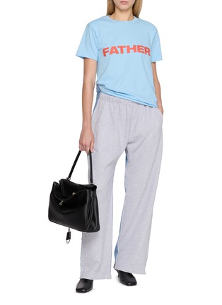 模特儿示范图 - 点击放大 - BETTTER - Tracker Hybrid Denim Trousers