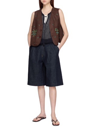 模特儿示范图 - 点击放大 - LAOWLA - Hollow Out Embroidered Open Knit Cotton Linen Vest