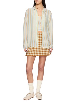 模特儿示范图 - 点击放大 - GUEST IN RESIDENCE - Showtime Fine Stripe Cashmere Shirt