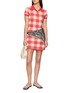 模特儿示范图 - 点击放大 - GUEST IN RESIDENCE - Gingham Silk Linen Polo Dress