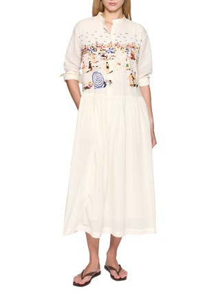 模特儿示范图 - 点击放大 - MII - Beach Scene Hand Embroidered Shirt Dress