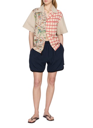 模特儿示范图 - 点击放大 - YOUNG N SANG - Hand Beads Drawstring Cotton Running Shorts