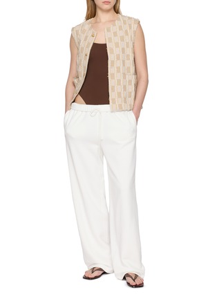 模特儿示范图 - 点击放大 - YOUNG N SANG - Hand Beads Chequered Textured Vest