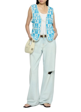 模特儿示范图 - 点击放大 - YOUNG N SANG - Snowflake Floral Trim Tie Front Knit Vest