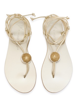 模特儿示范图 - 点击放大 - NICOLAS LAINAS - Strass Dome Leather Thong Sandals