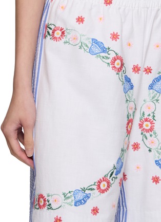  - RELAX RE-LUX - Tenno Floral Embroidered Stripe Panel Shorts