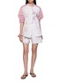模特儿示范图 - 点击放大 - RELAX RE-LUX - Bora Stripe Panel Floral Embroidered Shirt