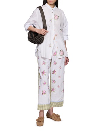 模特儿示范图 - 点击放大 - RELAX RE-LUX - Bora Floral Embroidered Shirt