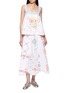模特儿示范图 - 点击放大 - RELAX RE-LUX - Sleeveless Embroidery Floral Motif Top