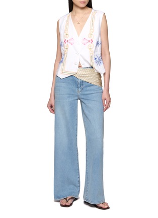 模特儿示范图 - 点击放大 - RELAX RE-LUX - Gauro Embroidered V-Neck Waistcoat
