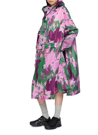 模特儿示范图 - 点击放大 - RAINKISS - Digi Spring Print Rain Poncho