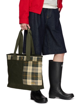 模特儿示范图 - 点击放大 - BARBOUR BAGS - Mya Patchwork Tote Bag