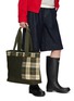 模特儿示范图 - 点击放大 - BARBOUR BAGS - Mya Patchwork Tote Bag