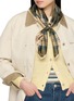 模特儿示范图 - 点击放大 - BARBOUR ACCESSORIES - Kinsale Tartan Scarf