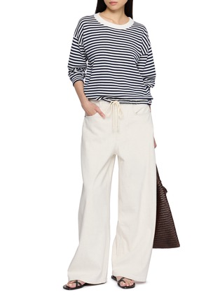 模特儿示范图 - 点击放大 - JEFF BRUSSELS - Long Sleeve Drawstring Hem Stripe Top