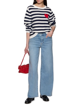 模特儿示范图 - 点击放大 - JEFF BRUSSELS - Heart Motif Striped Knit Sweater