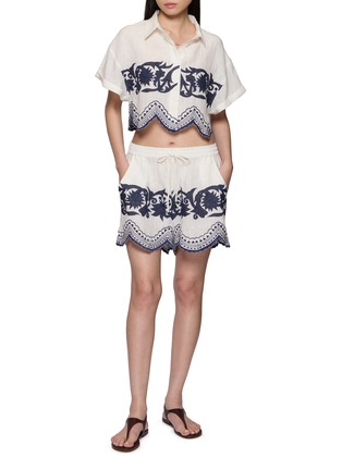 模特儿示范图 - 点击放大 - BENARAS - Bondi Appliqué Paisley Cropped Shirt