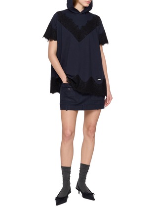 模特儿示范图 - 点击放大 - BONBOM - Lace Trimmed Half Sleeve Hoodie