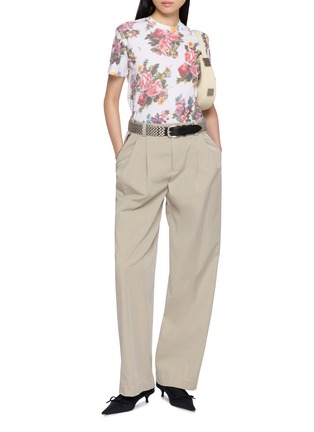 模特儿示范图 - 点击放大 - BONBOM - Floral Print Crewneck T-Shirt