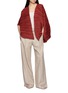 模特儿示范图 - 点击放大 - DAPHNE VALENTE - Emimetron Pleated V-Neck Silky Touch Jacket