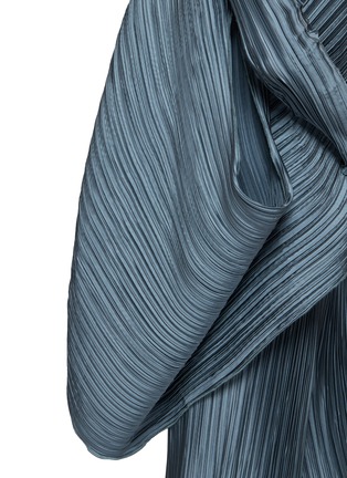  - DAPHNE VALENTE - Synergy Pleated Jacket