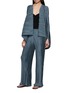 模特儿示范图 - 点击放大 - DAPHNE VALENTE - Synergy Pleated Jacket