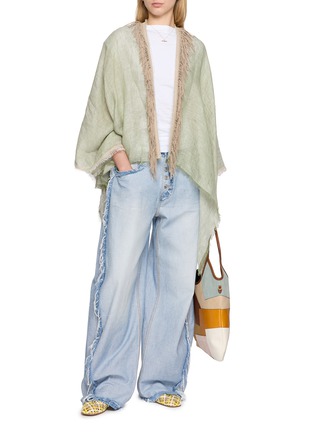 模特儿示范图 - 点击放大 - GAYNOR BONGARD - Fringe-Edge Linen Cape