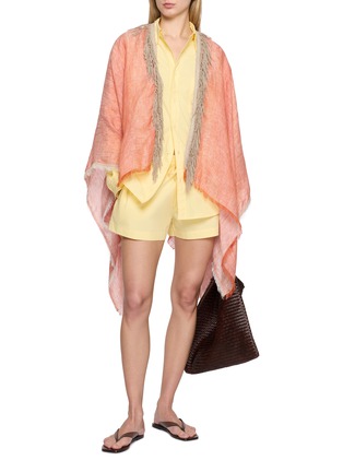 模特儿示范图 - 点击放大 - GAYNOR BONGARD - Fringe-Edge Linen Cape