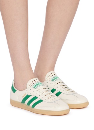 模特儿示范图 - 点击放大 - ADIDAS - 女款 SAMBA OG 系带运动鞋
