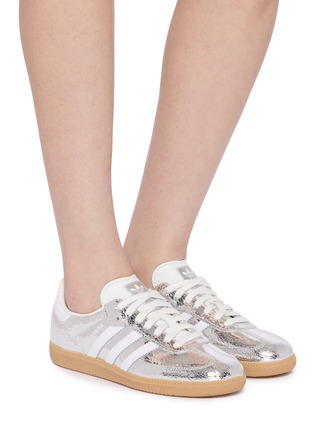 模特儿示范图 - 点击放大 - ADIDAS - 女款 SAMBA OG 系带运动鞋