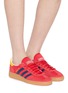模特儿示范图 - 点击放大 - ADIDAS - 中性款 HANDBALL SPEZIAL 系带运动鞋