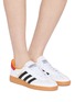 模特儿示范图 - 点击放大 - ADIDAS - 中性款 HANDBALL SPEZIAL 系带运动鞋