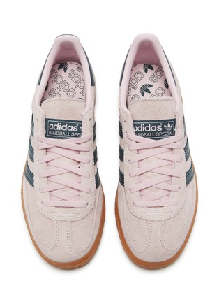 模特儿示范图 - 点击放大 - ADIDAS - 女款 HANDBALL SPEZIAL 系带运动鞋