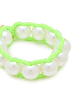 细节 - 点击放大 - SCRUNCHIE IS BACK ACCESSORIES - BICHOUS® Pearly Woven Fabric Scrunchie — Small