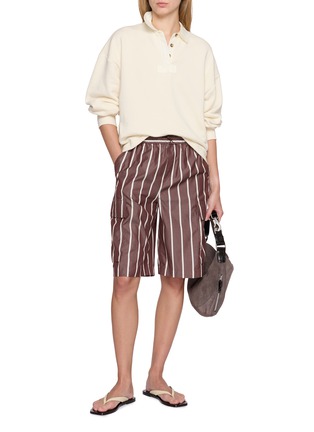 模特儿示范图 - 点击放大 - RAG & BONE - Victoria Stripe Elasticated Drawstring Waistband Shorts