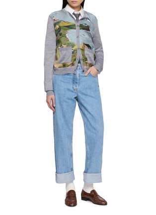 模特儿示范图 - 点击放大 - THOM BROWNE - Nantucket Scenic Print Crewneck Knit Cardigan
