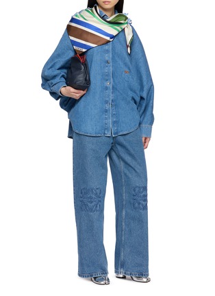 模特儿示范图 - 点击放大 - LOEWE - Batwing Sleeve Embroidered Denim Shirt