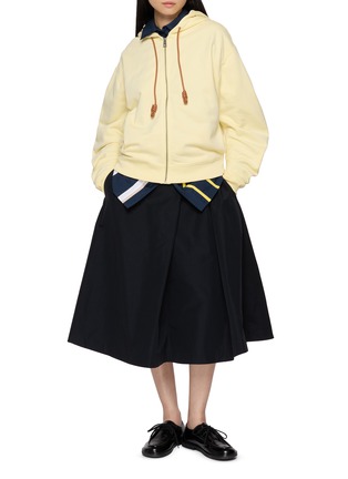 模特儿示范图 - 点击放大 - LOEWE - Belted A-Line Midi Skirt
