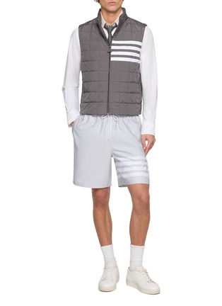 模特儿示范图 - 点击放大 - THOM BROWNE - 4 Bar Rugby Shorts
