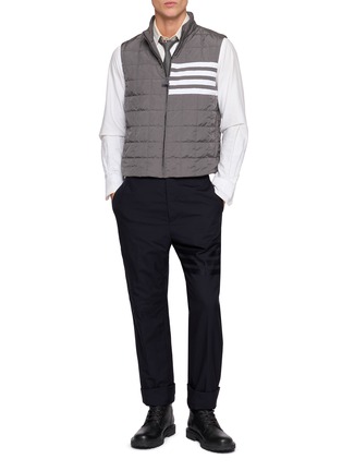 模特儿示范图 - 点击放大 - THOM BROWNE - 4 Bar Light Weight Vest
