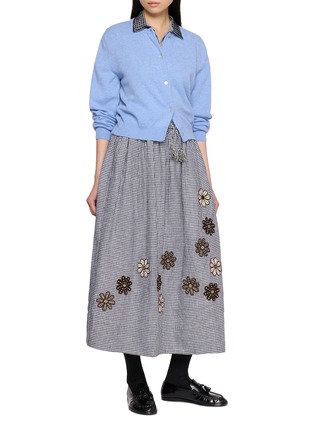 模特儿示范图 - 点击放大 - JUPE BY JACKIE - Wolsely Floral Embroidered Midi Skirt