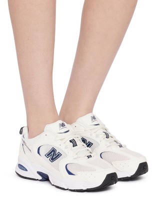 模特儿示范图 - 点击放大 - NEW BALANCE - 530 Unisex Sneakers