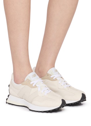 模特儿示范图 - 点击放大 - NEW BALANCE - 327 Unisex Sneakers