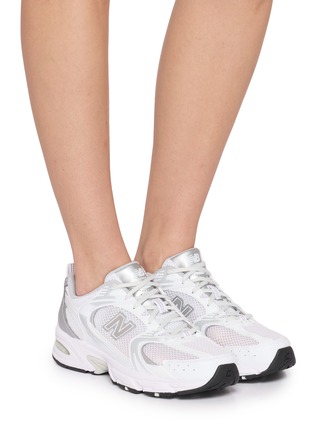 模特儿示范图 - 点击放大 - NEW BALANCE - 530 Low Top Women's Sneakers