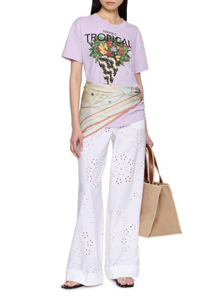 模特儿示范图 - 点击放大 - FARM RIO - Bouquet Print T-Shirt